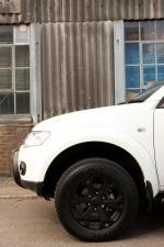 Mitsubishi L200 Black Barbarian 2012 года (UK)